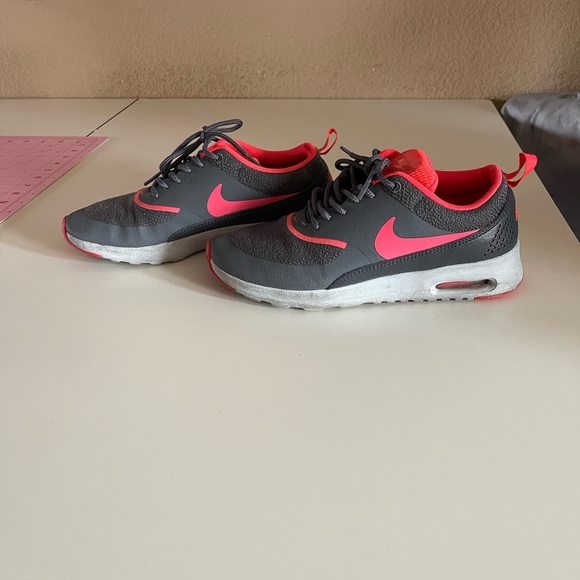 Athletic Nike sneakers - Picture 2 of 3
